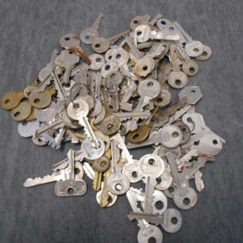 KEYS - OVER 100 ASSORTED KEYS